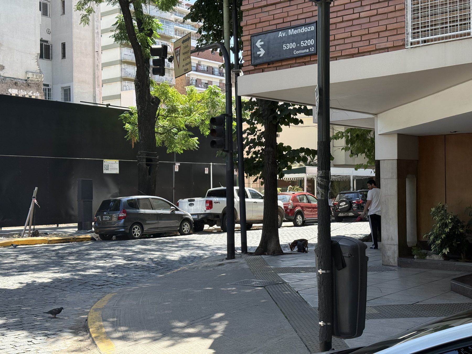 On Av. Mendoza