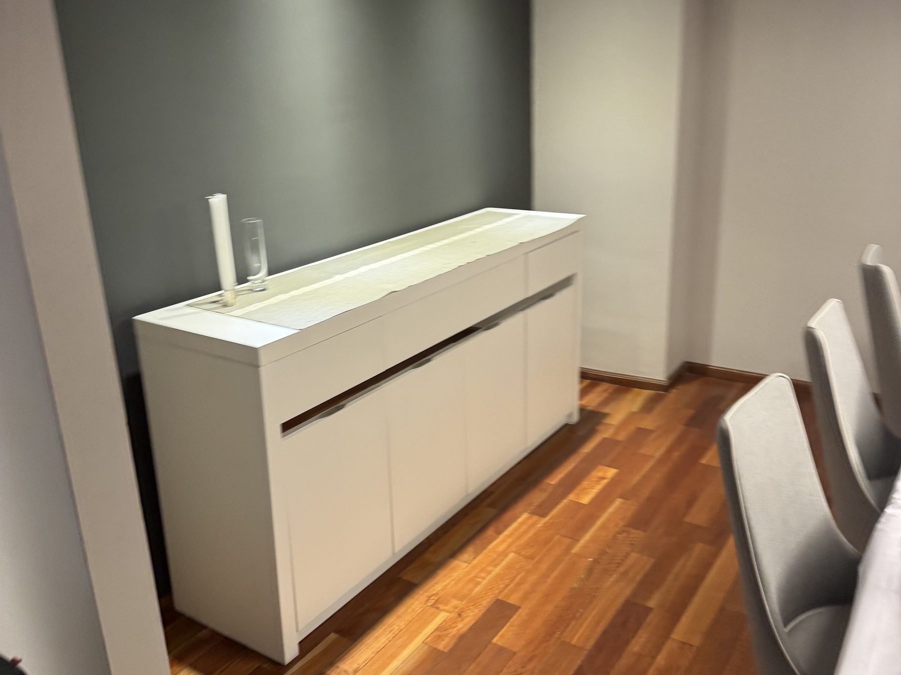 Dining feature